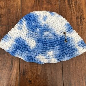 WE11DONE Knitted Bucket Hat (blue white tie dye)